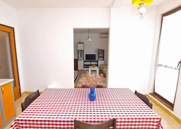 Ivan 41 شقة بولا